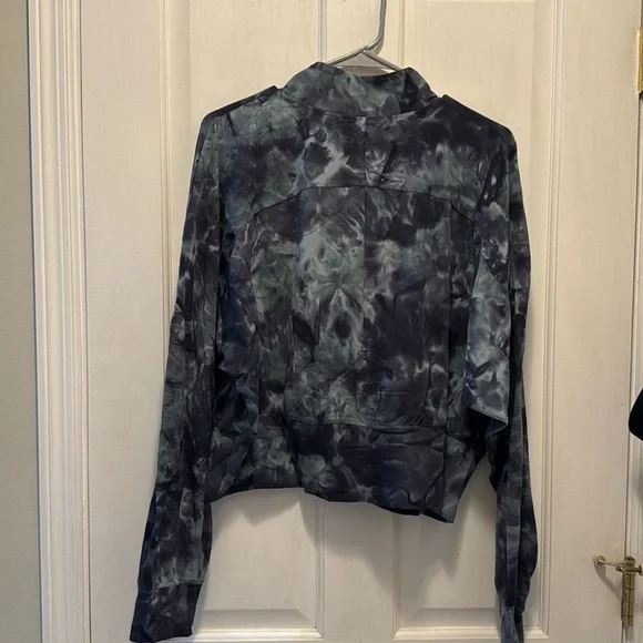 Lululemon ready to rulu quarter zip-up - Picture 3 of 4